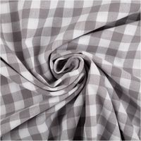 94430-Baumwollstoff-Popeline-Yarn-Dyed-garngefaerbt-Vichy-Karos-grau-weiss-1-44m-Breite-IMG-2076.jpg Dieser garngefärbte Baumwollstoff in Popeline-Qualität besticht durch seine klassischen, mittelgroßen Vichy-Karos in Grau und Weiß, die bei einer Breite von 1,44 m eine zeitlose und hochwertige Optik für vielseitige Nähprojekte bieten - kunstvoll eingedreh