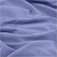 Weicher Bio-Baumwolljersey in Lavendel überzeugt durch seine elastische Qualität und hohe Hautfreundlichkeit. Der 1,50 Meter breite Stoff eignet sich ideal für bequeme Bekleidung und sorgt für langlebigen Tragekomfort bei jedem Nähprojekt - stilvoll drapie