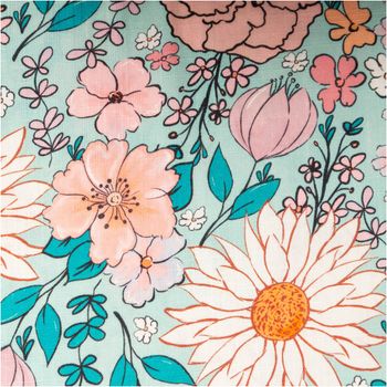 Mintgrüner Viskose-Leinen-Stoff mit großflächigem Blumenprint in Pfirsich, Rosa und Creme mit türkisen Blättern und verschiedenen Blütenformen im romantischen Stil, 1,43 m breit - Nahaufnahme