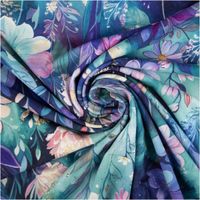 94453-Viskose-Jersey-Stoff-mit-Digitaldruck-Blumen-blau-mint-lila-1-5m-Breite-IMG-1175.jpg Viskose-Jersey mit großflächigem Aquarell-Digitaldruck üppiger Blüten und Blätter in Lila, Rosa und Weiß auf tiefem Türkis-Blau-Grund, 1,50 m breit - kunstvoll eingedreht in Falten