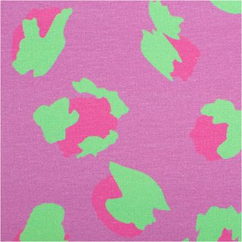 Dieser elastische Baumwolljersey von Fräulein von Julie präsentiert ein abstraktes Leopardenmuster in kräftigem Grün und Pink auf lila Grund, ideal für farbenfrohe Bekleidungsprojekte bei einer Stoffbreite von 150 cm - Nahaufnahme