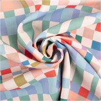 94470-Viskose-Stoff-Radiance-Retro-Rechtecke-blau-beige-bunt-1-40m-Breite-IMG-1733.jpg Viskose-Webware "Radiance" mit einem geometrischen Retro-Muster aus bunten Rechtecken in Blau, Beige und Flieder. Der 1,40m breite Stoff fällt weich und eignet sich hervorragend für luftige Blusen, Kleider oder sommerliche Hosen - kunstvoll eingedreht in F