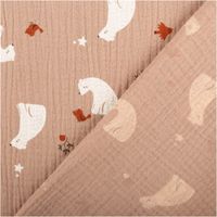 94578-Musselin-Stoff-Baumwolle-Kizou-Baer-und-Vogel-braun-1-30m-Breite-IMG-3376.jpg Kuschelweicher Musselin-Stoff aus reiner Baumwolle mit niedlichem Bären- und Vogel-Motiv auf braunem Grund. Die 1,30 m breite Meterware Kizou ist ideal für hautfreundliche Baby-Ausstattung und gemütliche Accessoires geeignet - mit Rueckseite