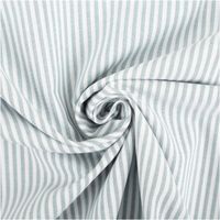94595-Baumwollstoff-Popeline-Yarn-Dyed-garngefaerbt-Streifen-3mm-altgruen-weiss-1-44m-Breite-IMG-3460.jpg Garngefärbter Baumwoll-Popeline mit 3 mm schmalen Streifen in Altgrün und Weiß. Die 1,44 m breite Meterware ist hochwertig und ideal für zeitlose Blusen, Hemden oder stilvolle Deko-Projekte geeignet - kunstvoll eingedreht in Falten