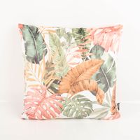 Exotisches Samtkissen (45x45 cm) mit einem dichten Blätter-Dessin in Grün, Rost und Rosa auf weißem Grund. Der weiche Stoff und das tropische Motiv verleihen Ihrem Wohnbereich eine edle, gemütliche Atmosphäre - Vollansicht