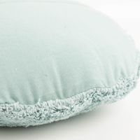 Rundes Deko-Kissen (45 cm) in Beach Blau mit getuftetem Smiley. Aus weicher Baumwolle gefertigt, ist es ein flauschiger Blickfang für moderne Wohn- oder Jugendzimmer. Verspielt, gemütlich und stylish zugleich - Kissenrueckseite