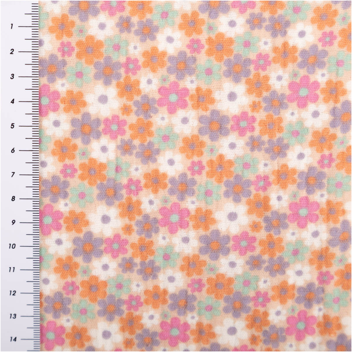 94619-Musselin-Stoff-Baumwollstoff-Blueten-rosa-bunt-1-50m-Breite-IMG-3101.jpg Weicher Musselin-Stoff aus Baumwolle mit einem farbenfrohen Blüten-Design in Rosa und bunten Tönen. Dank der Breite von 1,50 m eignet er sich ideal für luftige Kleidung, Tücher oder Baby-Accessoires - mit Massband