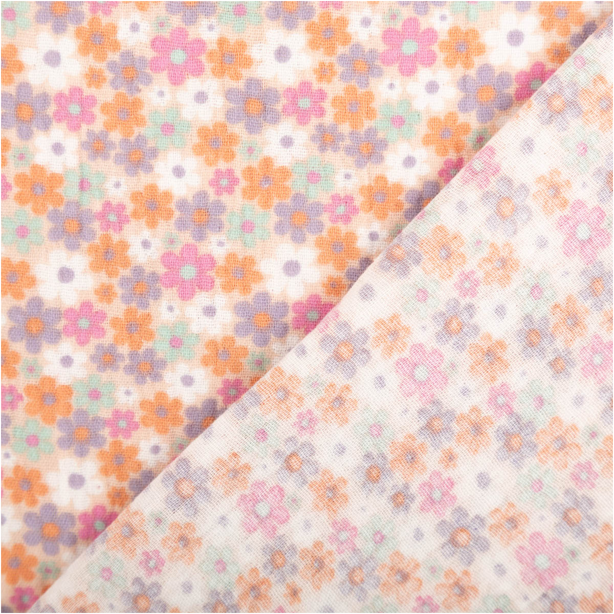 94619-Musselin-Stoff-Baumwollstoff-Blueten-rosa-bunt-1-50m-Breite-IMG-3103.jpg Weicher Musselin-Stoff aus Baumwolle mit einem farbenfrohen Blüten-Design in Rosa und bunten Tönen. Dank der Breite von 1,50 m eignet er sich ideal für luftige Kleidung, Tücher oder Baby-Accessoires - mit Rueckseite