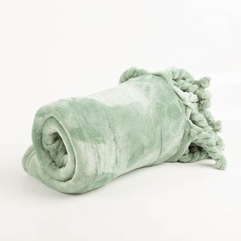 Flauschige Kuscheldecke (140x160 cm) in Mintgrün mit dekorativen gedrehten Fransen. Das weiche Material lädt zum Einkuscheln ein und bringt eine frische, gemütliche Atmosphäre in jeden Wohnraum - Vollansicht