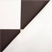 Halbpanama-Dekostoff aus Baumwolle mit klassischem Karomuster ($10 \times 10$ cm) in Schwarz und Weiß. Dank der Breite von 1,40 m perfekt für zeitlose Kissenbezüge, Tischdecken oder markante Taschenprojekte - mit Rueckseite
