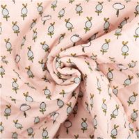 94665-Steppstoff-Baumwolle-Wendestoff-Katzen-Blumen-rosa-1-38m-Breite-IMG-3021.jpg Baumwoll-Steppstoff in 1,38 Meter Breite mit verspielten Katzenmotiven auf Rosa und floralem Muster auf der Rückseite. Vielseitiger Wendestoff, ideal für Kinderdecken, Taschen oder weiche Accessoires - kunstvoll eingedreht in Falten