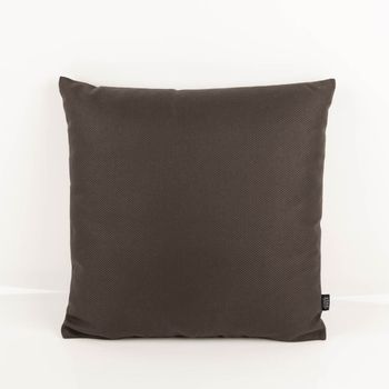 Quadratisches Outdoor-Kissen 50x50 cm in dunklem Graubraun mit feiner Piqué-Struktur und robustem Outdoorstoff – zeitlos und wetterfest für Terrasse oder Balkon - Vollansicht