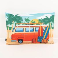 94697-Outdoor-Kissen-Beach-Camper-bunt-wasserabweisend-40x60cm--IMG-3814.jpg Outdoor-Kissen Beach Camper, 40x60 cm – wasserabweisendes Rechteckkissen mit buntem Retro-Motiv: roter Bulli mit Surfbrettern, Palmen und Sonnenuntergang, sommerlich-lebhaft für Balkon und Terrasse - Vollansicht