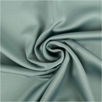 Royal Micro Satin Meterware in dunklem Mintgrün, 1,40 m breit – seidig glatte Oberfläche mit sanftem Glanz und kühler Tiefenwirkung, als Rolle fotografiert, stilvoll für Mode und Heimtextilien - kunstvoll eingedreht in Falten