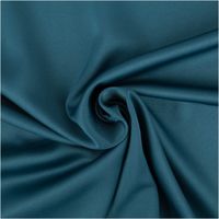 Royal Micro Satin Meterware in sattem Petrolblau, 1,40 m breit – glatte, seidig schimmernde Oberfläche im kräftigen Blau-Grün-Ton, als Rolle fotografiert, ausdrucksstark und edel kombinierbar - kunstvoll eingedreht in Falten