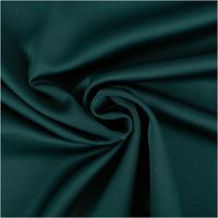 Royal Micro Satin Meterware in tiefem Waldgrün, 1,40 m breit – seidig glatte Oberfläche mit sattem Glanz und edler Tiefenwirkung, als Rolle fotografiert, zeitlos elegant für Mode und Dekoration - kunstvoll eingedreht in Falten
