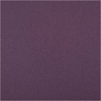 Royal Micro Satin Meterware in tiefem Aubergine, 1,40 m breit – seidig glatte Oberfläche mit sattem Glanz im dunklen Rotviolett-Ton, als Rolle fotografiert, opulent und ausdrucksstark zugleich - Vollansicht