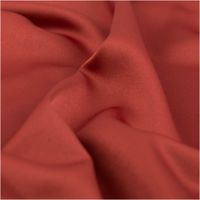 94727-Royal-Micro-Satin-Stoff-Meterware-terracotta-rot-1-40m-Breite-IMG-4063.jpg Royal Micro Satin Meterware in warmem Terracotta-Rot, 1,40 m breit – seidig glatte Oberfläche mit sattem Glanz im erdigen Rotton, als Rolle fotografiert, kraftvoll und dennoch angenehm zeitlos - stilvoll drapiert
