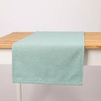 Tischläufer Outdoor Olefina mit Fleckschutz uni Struktur mintgrün meliert 40x160cm von SCHÖNER LEBEN Hellgrüner Tischläufer auf Holztisch, zeigt gleichmäßigen Fall und Textur des Stoffes.