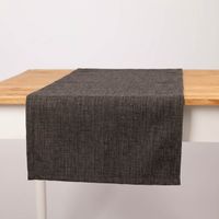 Tischläufer Outdoor Olefina mit Fleckschutz uni Struktur dunkelgrau-braun meliert 40x160cm von SCHOENER LEBEN Brauner Tischläufer auf Holztisch, Stoffstruktur in Nahaufnahme gut sichtbar.
