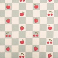 94755-Tischdeckenstoff-abwaschbar-Canvas-beschichtet-Karo-Obst-gruen-natur-rot-1-48m-Breite-IMG-4608.jpg Abwaschbarer Canvas-Tischdeckenstoff, beschichtet, 1,48 m breit – salbeigrün-naturfarbenes Karomuster mit Erdbeeren, Kirschen und Äpfeln in Rot, verspielt und praktisch zugleich - Vollansicht