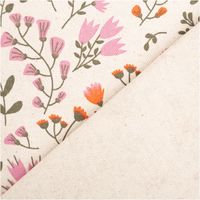 Abwaschbarer Canvas-Tischdeckenstoff, beschichtet, 1,48 m breit – naturheller Grund mit zarten Wiesenblumen in Rosa und Orange-Rot sowie olivfarbenen Blätterranken, lebhaft und charmant - mit Rueckseite