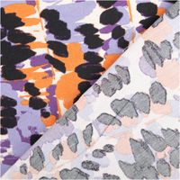 Baumwoll-Viskose-Stoff (40% Viskose), 1,48 m breit, in Ecru mit abstraktem Muster aus schwarzen Pinselflecken sowie orange und lila Farbflächen – ausdrucksstark und modern - mit Rueckseite