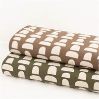 94773-Canvas-Stoff-mit-70--Baumwolle-Leinenlook-abstrakt-braun-natur-1-48m-Breite-IMG-4564.jpg Canvas-Stoff im Leinenlook (70% Baumwolle), 1,48 m breit, in Braun-Natur mit grafischem Halbkreis-Muster in Ecru auf braunem Grund – geometrisch, zeitlos und vielseitig einsetzbar - in Szene gesetzt