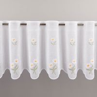 Scheibengardinen Meterware nähfrei Stickerei Blumen weiß 30cm Höhe Weiße Scheibengardine mit aufgestickten Gänseblümchen aus Stoff auf Stange hängend
