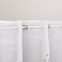 Scheibengardinen Meterware nähfrei Stickerei Blumen weiß 30cm Höhe Weiße transparente Gardine mit gestickten Blumenmustern an weißer Stange