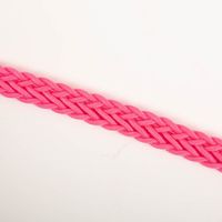 Geflochtenes Band in kräftigem Pink aus synthetischem Material