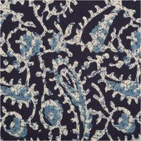 94825-Baumwollstoff-Voile-Sommerdruck-Paisley-abstrakt-Indigioblau-1-40m-Breite-IMG-4258.jpg Baumwollstoff Voile, 1,40 m breit – tiefes Indigoblau mit großflächigem, abstraktem Paisley-Print in Hellblau und Cremeweiß im Batik-Stil, fein und halbtransparent, ausdrucksstark und edel zugleich - Nahaufnahme