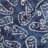 Baumwoll-Voile, 1,40 m breit, in Indigoblau mit großflächigem Paisley-Muster in Weiß im Batik-Look – leicht, luftig und perfekt für sommerliche Kreationen - mit Rueckseite