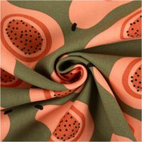 94843-Canvas-Baumwollstoff-Papaya-gruen-orange-138cm-Stoffbreite-IMG-5048.jpg Canvas-Baumwollstoff, 138 cm breit, in Olivgrün mit großflächigen aufgeschnittenen Papayas in Peach und Orange mit schwarzen Kernen – exotisch, ausdrucksstark und ein echter Sommerhingucker - kunstvoll eingedreht in Falten