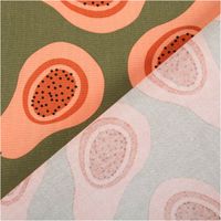 94843-Canvas-Baumwollstoff-Papaya-gruen-orange-138cm-Stoffbreite-IMG-5049.jpg Canvas-Baumwollstoff, 138 cm breit, in Olivgrün mit großflächigen aufgeschnittenen Papayas in Peach und Orange mit schwarzen Kernen – exotisch, ausdrucksstark und ein echter Sommerhingucker - mit Rueckseite