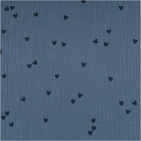 Musselin-Stoff „Small Hearts", 1,35 m breit, in Jeansblau mit locker verteilten kleinen Herzchen in Dunkelblau – weich, luftig und charmant für Babytextilien oder verspielte Kindermode - Vollansicht