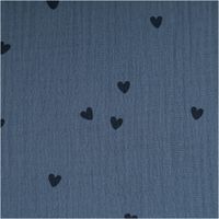 94845-Musselin-Stoff-SMALL-HEARTS-Herzchen-blau-1-35m-Breite-IMG-5059.jpg Musselin-Stoff „Small Hearts", 1,35 m breit, in Jeansblau mit locker verteilten kleinen Herzchen in Dunkelblau – weich, luftig und charmant für Babytextilien oder verspielte Kindermode - Nahaufnahme
