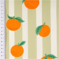 94850-Tischdeckenstoff-abwaschbar-Baumwollstoff-beschichtet-Streifen-Orangen-gruen-weiss-orange-1-48m-Breite-IMG-4993.jpg Abwaschbarer Tischdeckenstoff, beschichtet, 1,48 m breit – salbeigrün-weißes Streifenmuster mit locker verteilten großen Orangen mit grünen Blättern, frisch, sommerlich und mediterran - mit Massband