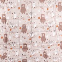 Bettdecke Überwurf Waldtiere Doubleface natur braun 160x220m Kinderdecke mit Tiermotiven in Braun und Weiß auf beigem Hintergrund, Bären, Hasen, Hirsche, Blätter und Eicheln