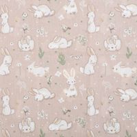 94864-Baumwollstoff-Kinder-Patchwork-Set-mit-5-Stoffabschnitten-44x55cm-IMG-5242.jpg Beigefarbener Baumwollstoff mit weißen Hasen, Blumen und Naturmotiven.