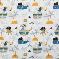 94864-Baumwollstoff-Kinder-Patchwork-Set-mit-5-Stoffabschnitten-44x55cm-IMG-5250.jpg Weißer Baumwollstoff mit Piratenkrake, Wal, Insel und maritimen Kindermotiven.
