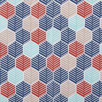 94865-Baumwollstoff-Patchwork-Set-Fiesta-mit-5-Stoffabschnitten-44x55cm-IMG-5272.jpg Baumwollstoff mit geometrischem Würfelmuster in Rot, Blau, Mint und Beige auf weißem Hintergrund.