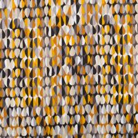 94865-Baumwollstoff-Patchwork-Set-Fiesta-mit-5-Stoffabschnitten-44x55cm-IMG-5286.jpg Baumwollstoff mit Retro-Tropfenmuster in Senfgelb, Grau, Schwarz und Creme.