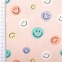 Baumwoll-Popeline, 1,45 m breit, in Rosa mit locker verteilten Lachgesichtern in Mint, Lila, Peach und Weiß – fröhlich, verspielt und perfekt für Kindermode oder trendige Accessoires - mit Massband