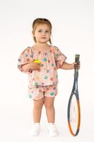 94869-Baumwollstoff-Popeline-Stoff-Lachgesichter-rosa-bunt-1-45m-Breite-25637-014-6.jpg Baumwoll-Popeline, 1,45 m breit, in Rosa mit locker verteilten Lachgesichtern in Mint, Lila, Peach und Weiß – fröhlich, verspielt und perfekt für Kindermode oder trendige Accessoires - als Mädchenkleidung praesentiert