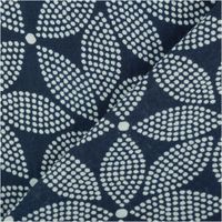 Baumwoll-Voile, 1,40 m breit, in Indigoblau mit großflächigem abstraktem Blumenmuster aus weißen Punkten im Batik-Look – leicht, luftig und ausdrucksstark für sommerliche Kreationen - mit Rueckseite
