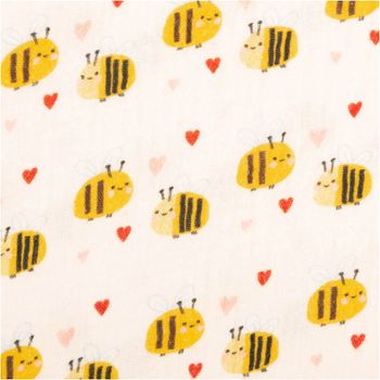 Musselin-Baumwollstoff, 138 cm breit, in Wollweiß mit niedlichen Bienchen in Gelb-Schwarz und kleinen roten sowie rosa Herzchen – weich, luftig und zuckersüß für Babytextilien oder Kindermode - Nahaufnahme