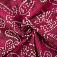 94896-Baumwollstoff-Voile-Sommerdruck-Paisley-Pink-1-40m-Breite-IMG-5110.jpg Baumwoll-Voile, 1,40 m breit, in kräftigem Pink mit großflächigem Paisley-Muster in Weiß-Rosa im Batik-Look – leicht, luftig und ausdrucksstark für sommerliche Kreationen - kunstvoll eingedreht in Falten