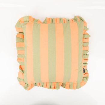 Dekokissen Summer Stripes in Peach und Grün mit Rüschenrand