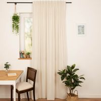 Gardine Vorhang Leinenoptik Zabo helles Natur mit Smok-Schlaufenband in 245cm oder Wunschlänge von SCHÖNER LEBEN Cremefarbener Vorhang am Fenster, faellt locker und laesst leichtes Licht durch, umgeben von Pflanzen.